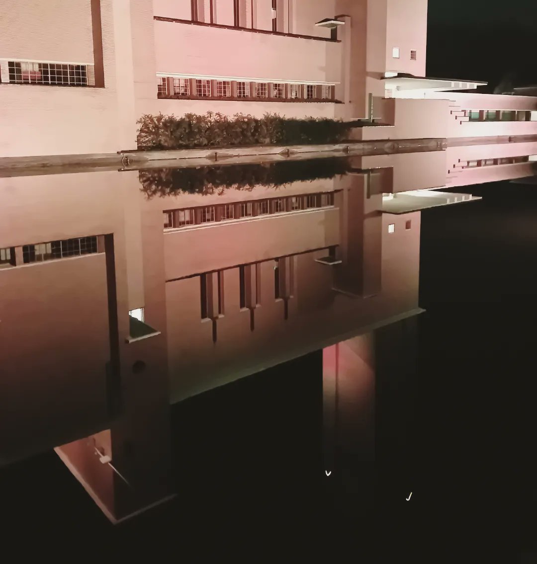 Dudok by night and in reflection... <a href="/GemeenteHsum/">Gemeente Hilversum</a> #dudok #raadhuis