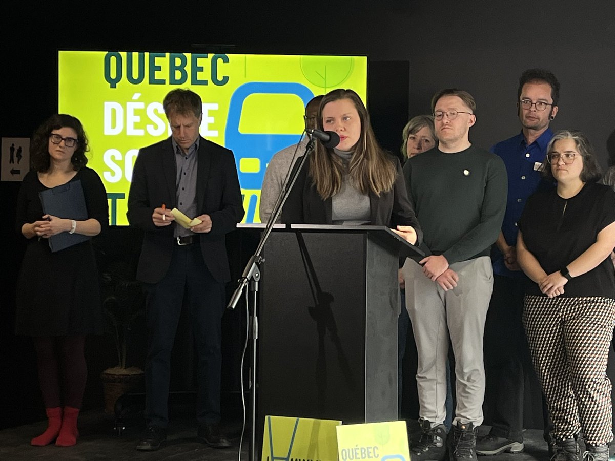 MAGagnonJDQ's tweet photo. Décus par la décision prise par le gouv. Legault vs le plan B du maire @brunomarchand, les membres du collectif "Québec désire son tramway" annoncent une manifestation ce  dimanche, à midi, au parc de l'Amérique française. #assnat #polqc #JDQ https://t.co/7APpirPpMq
