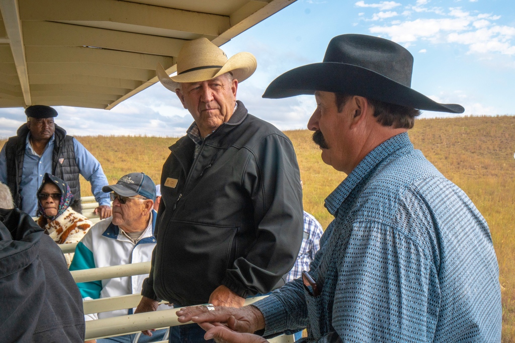 _NatGLC's tweet image. Fields of knowledge grow from the seeds of conversations. At NatGLC, we're sowing the foundation of peer-to-peer learning and networking among farmers and ranchers nationwide.