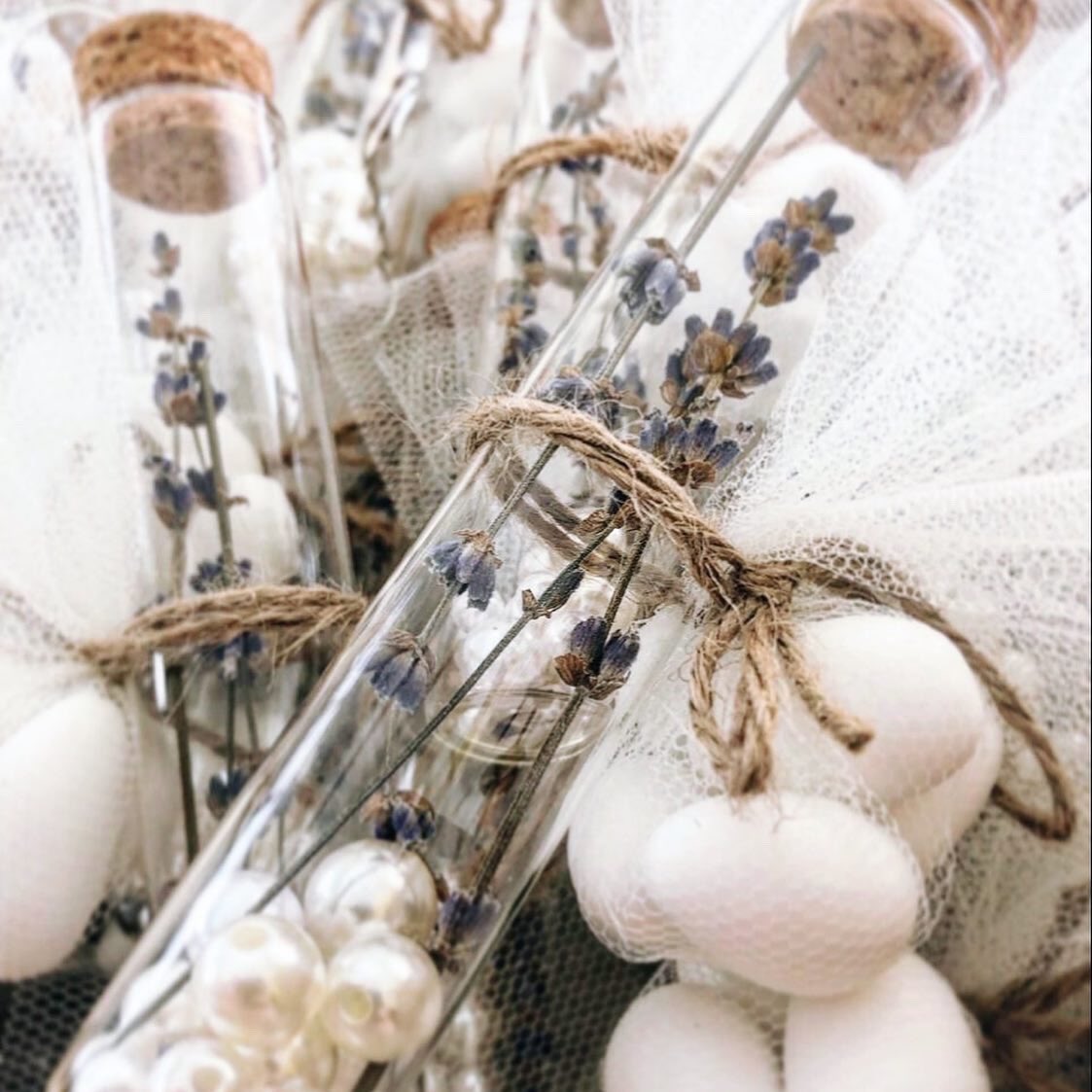 Çiçekler dünyanın renkleri. Biz de LOVA Handmade olarak kurutulmuş çiçeklerle sizin dünyanıza renk katmak için buradayız. Sipariş için Instagram ve Shopier sayfamızı ziyaret edebilirsiniz. 🌾

• instagram.com/lovahandmadeco…

• shopier.com/lovahandmadeco