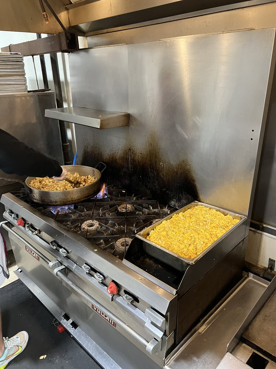 Team 5 <a href="/SalisburyBB/">Salisbury Baseball</a> were elite this morning serving 58 food insecure members of our community  at HALO. Thanks, <a href="/dsp643/">Dave Phillips</a> and Sara Elburn for their servant leadership. <a href="/SUSeaGulls/">Salisbury Athletics</a>