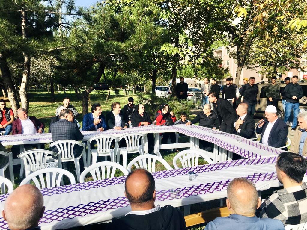 Kıymetli kardeşim, yol arkadaşım Önder Karaburun'un yakın arkadaşı, Beylikdüzü'nün saygın esnaflarından Merhum Yaşar Aslan adına okutulan Mevlid-i Şerif programına katıldık. 

Allah duâlarımızı kabul etsin inşallah, Mekanı cennet olsun.