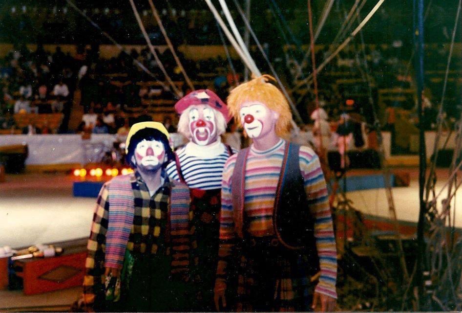 MysteryCafe_Ind's tweet photo. The Mystery Cafe owned and operated by Joe Strange, former Ringling Brothers and Barnum & Bailey circus clown.
Family Friendly Murder Mystery Comedy Dinner Theater with Audience Participation.
#indytheater #indianapolis #thingstodoinindy #murdermystery #dinnertheater https://t.co/2xlrst2to7