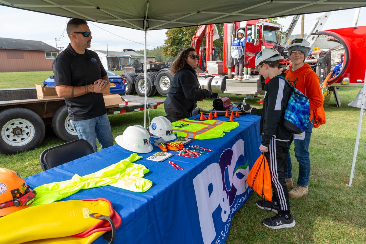 GLOW With Your Hands tweet media