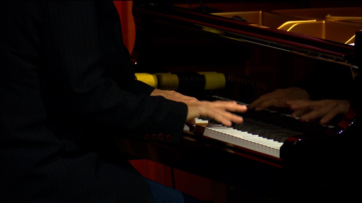 🎷A few days ago, #Fraser was groovin' to the rhythm of Jazz! But the music doesn't stop there! Join us on November 13th for a night of classical brilliance with the Violinist Eldbjorg Hemsing that promises to be just as extraordinary.🎶 
🎟️ : bit.ly/3skwOer