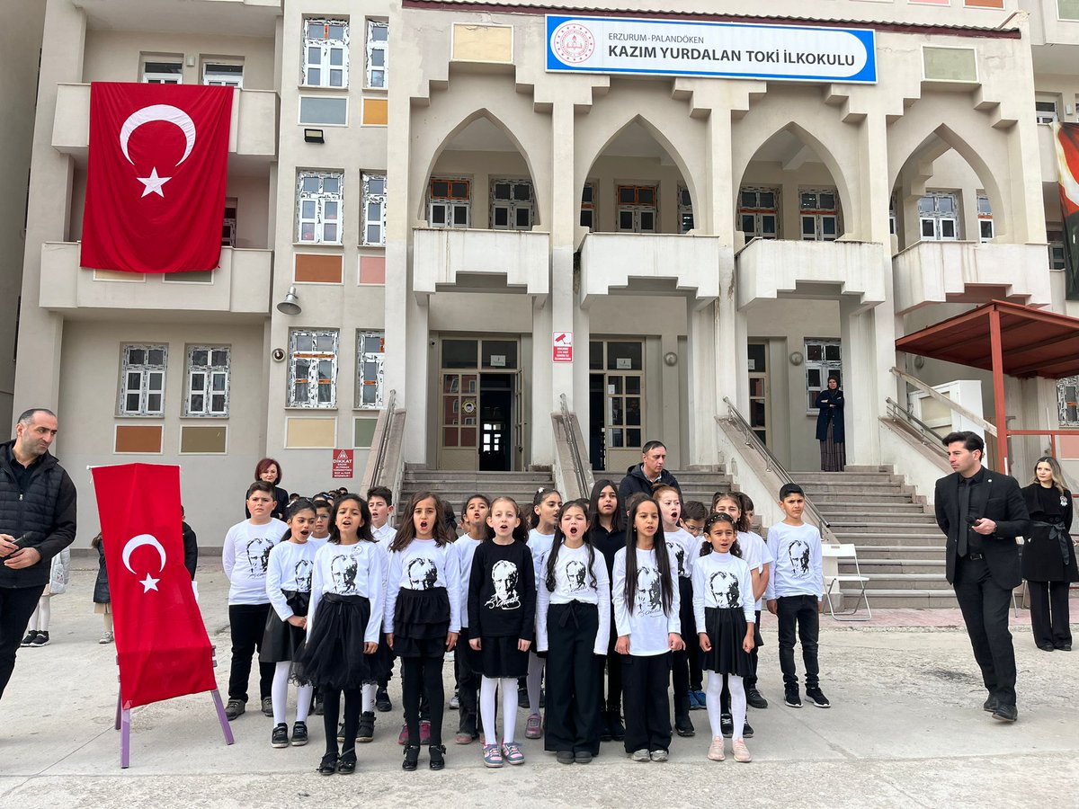 KazYurdalanToki's tweet photo. Cumhuriyetimizin kurucusu  Gazi Mustafa Kemal ATATÜRK, vefatının  85. yıldönümünde Okul Müdürümüz Sn. @ibrhim_Arslan, Müdür Yardımcılarımız, öğretmenlerimiz, öğrencilerimiz  ve velilerimizin yoğun katılımıyla  okulumuzda düzenlenen törenle anıldı.
@TutkanUgur @KrpnrSeyfullah https://t.co/QUCeONpNXI