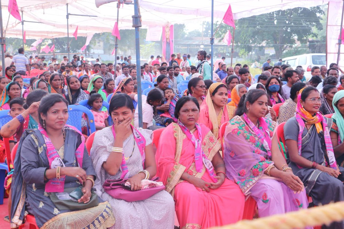 सराईपाली विधानसभा के भंवरपुर में सभा। 

मैं कांग्रेस-भाजपा के नेताओं को एक बार सराईपाली जाने का निवेदन करता हूं, वहां से वो वापस आकर खुद यही कहेंगे....

सराईपाली की पुकार 
भाई किस्मत लाल नंद इस बार ।। 

"17 नवंबर, सराईपाली में नांगर"