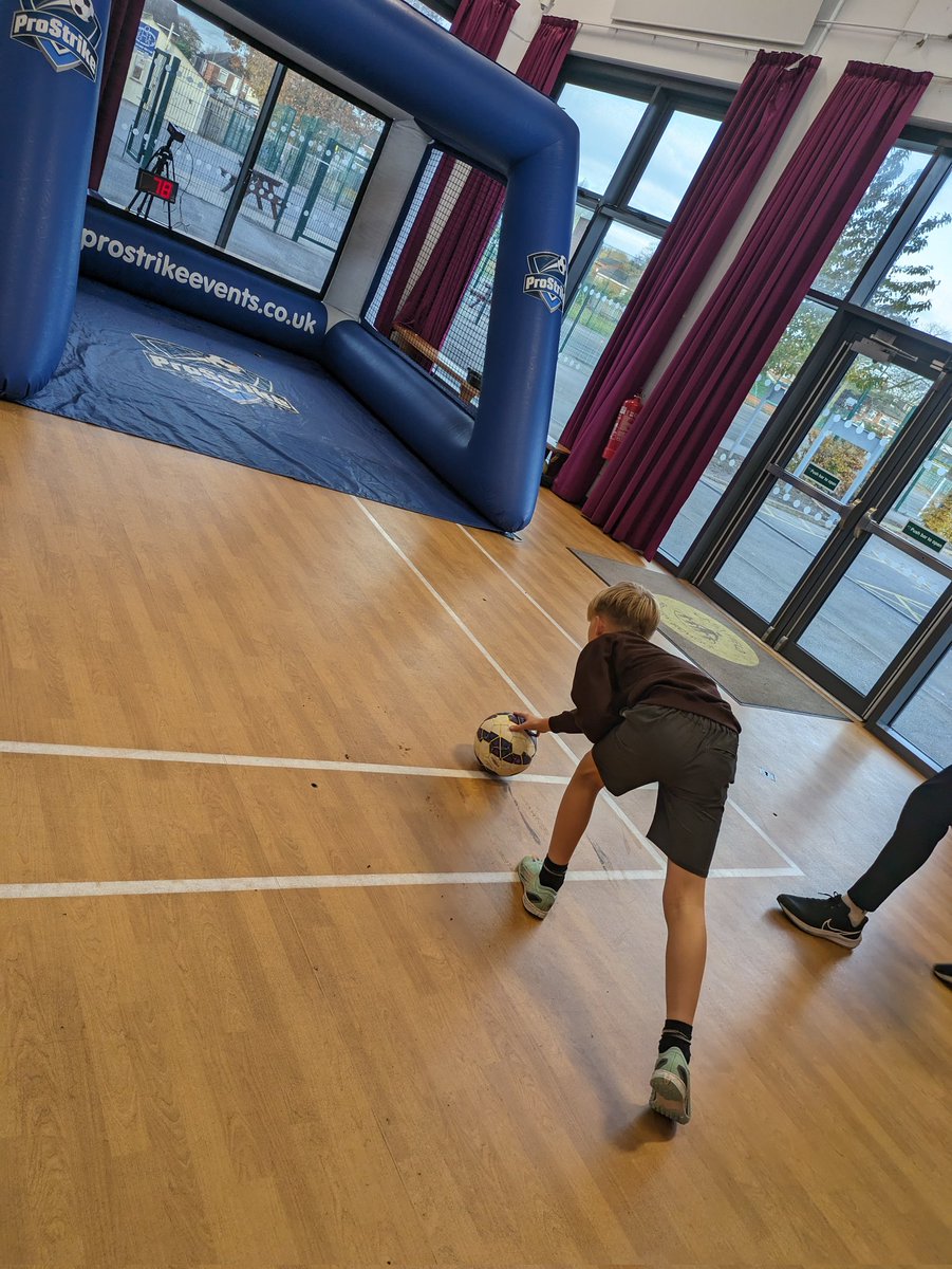EastfieldPSHull's tweet photo. #5CW enjoying @ProStrikeEvents today! β½ #EPSPE https://t.co/SNm8BxpFuY