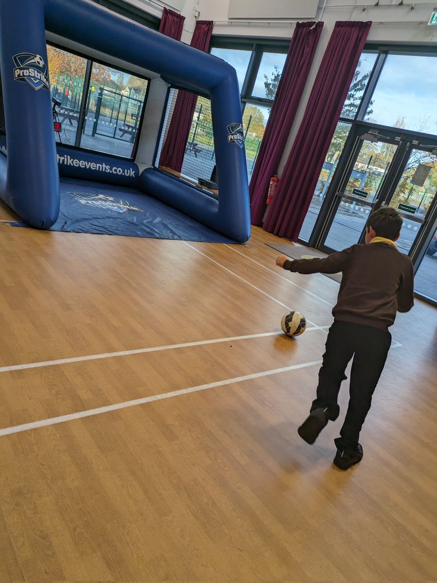 EastfieldPSHull's tweet photo. #5CW enjoying @ProStrikeEvents today! β½ #EPSPE https://t.co/SNm8BxpFuY