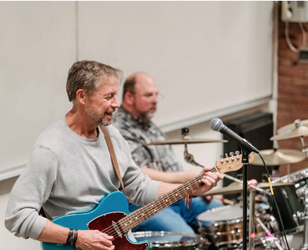 Come and see them play today in BS LH1 from 4-6!
Click to read the full article by UMBC's Kait McCaffrey
umbc.edu/.../biology-ex…
.
#Localbands #localbandsbaltimore #livemusicbaltimore #baltimorelivemusic #umbc #umbcbiology #feverdreambaltimore #biologyband #catonsvillelivemusic