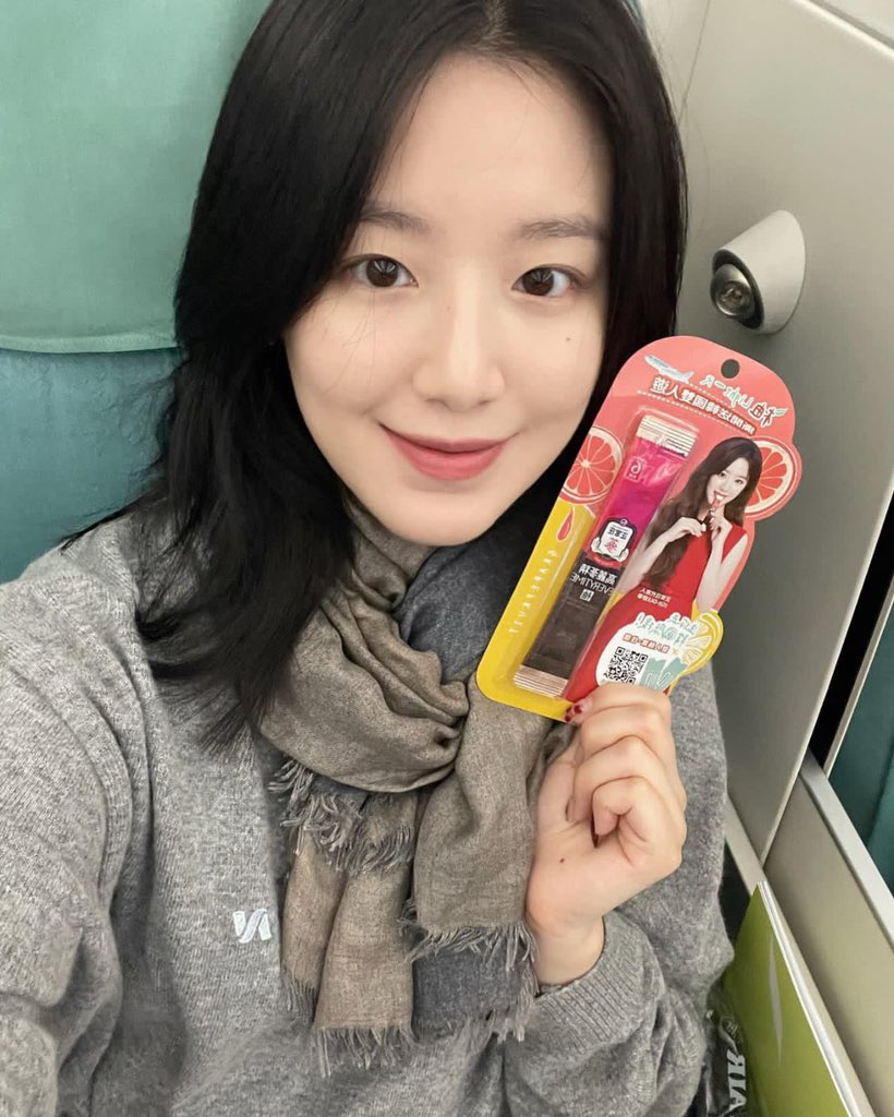 idle_chile's tweet photo. [#SHUGRAM | 231110 ] 🔥

Actualización de Shuhua junto a Minnie en sus redes sociales

"👩🏻��❤️‍👩🏻 ✈️"

Cr: yeh.shaa_

[Vicka💖]
—
#GIDLE #여자아 #MIYEON #MINNIE #SOOJIN #SOYEON #YUQI #SHUHUA https://t.co/dZH6whgjOg