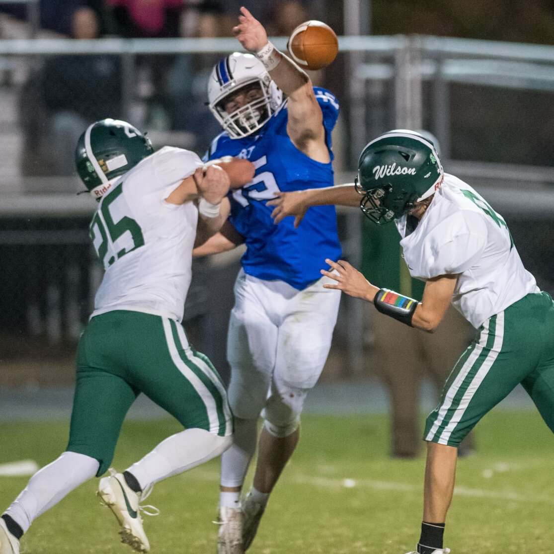 VTCody's tweet photo. “We trust each other, and we play with a little edge. ... We're able to depend on each other.”

One of the biggest keys to Fort Defiance's success during its seven-game winning streak has been the improved play of its defensive unit: https://t.co/33F0E6NLT7 https://t.co/Yuy92QrLJz