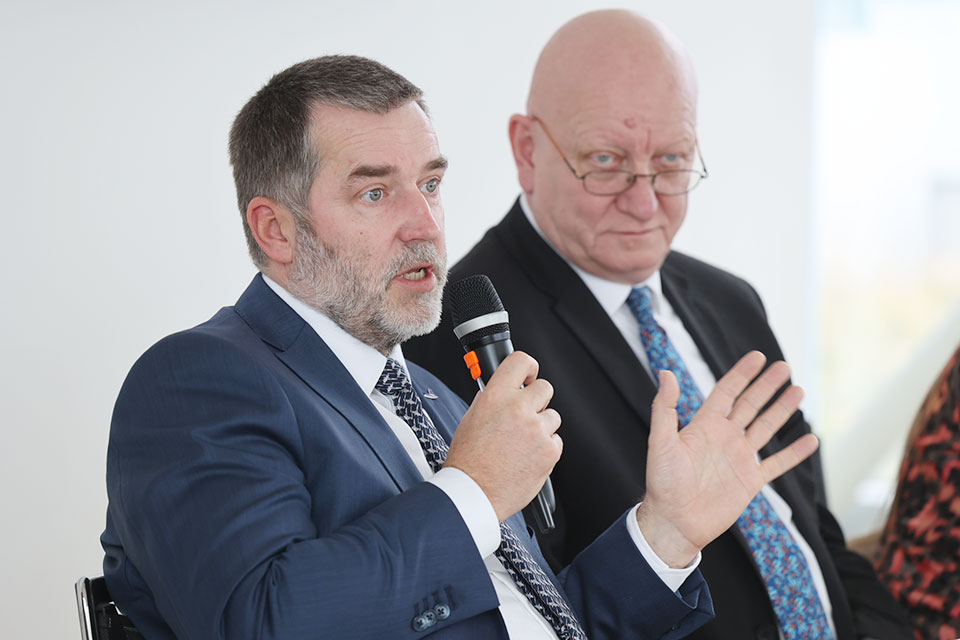 Dnes byla uzavřena Dohoda o partnerské🤝mezi #ALKP a <a href="/CVUTPraha/">ČVUT v Praze</a>. Společným cílem je⏭️ spolupráci v aplikovaném výzkumu✈️🚀🛰️ technologií, podpořit komercionalizaci výsledků R&amp;D 🔜↗️národní kompetence &amp; know-how 🇨🇿 firem. #UAV #AI #Space #EW #Fuel #materials  #3dprint  #defense
