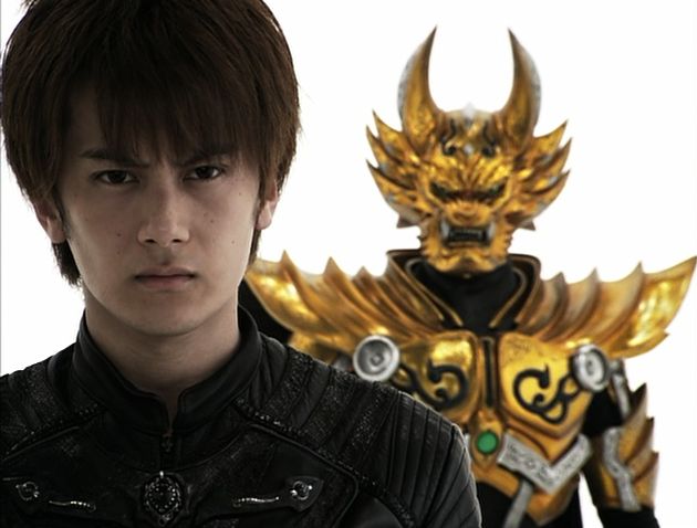 「私はお前の内なる影、そして、お前が最も恐れる存在…。お前が封印したホラーは100体を超えた。その証として、轟天を召喚する赦しを与える」
「轟天?」
「魔界より生まれし力。その力が欲しくば、私を倒す事。それが、お前に課せられた試練だ」
(1期／9話 試練／謎の黄金騎士、冴島鋼牙)