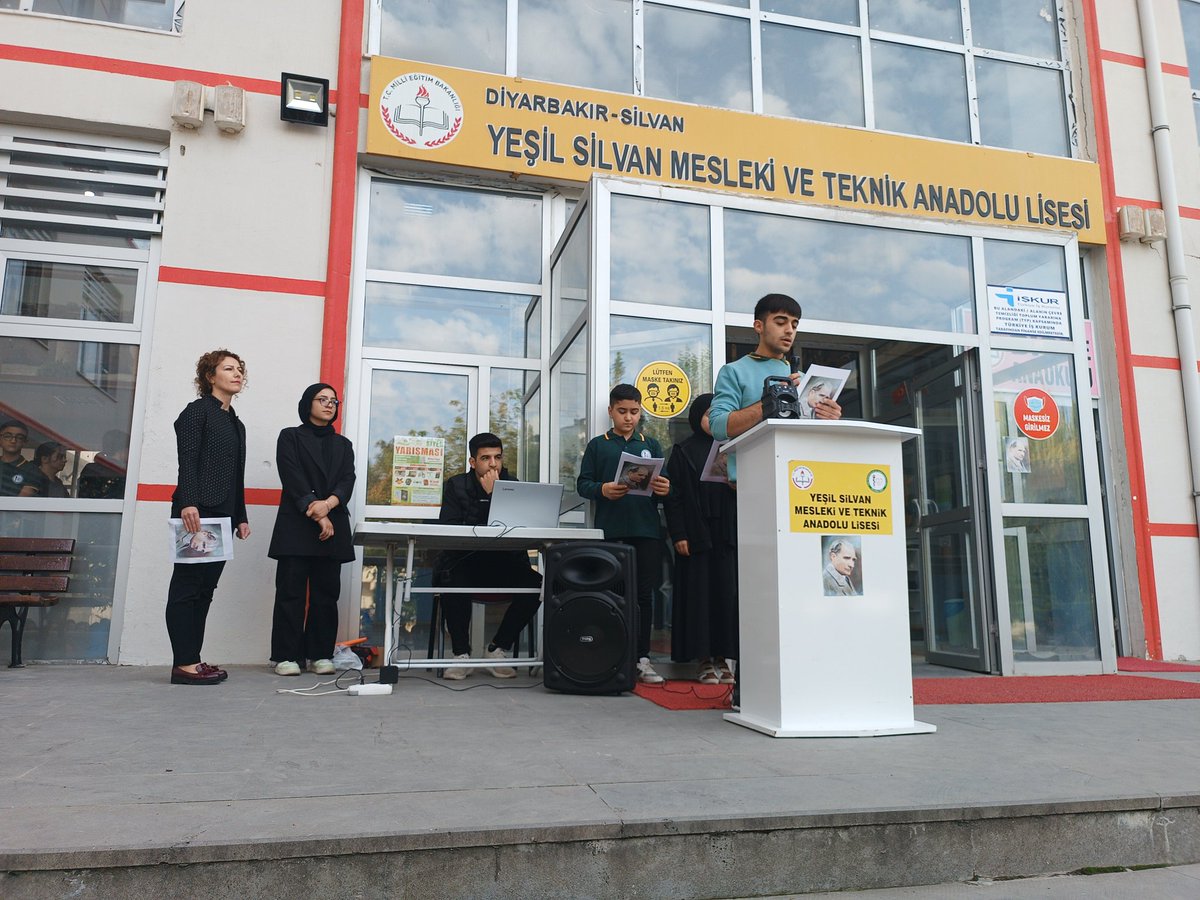 yesil_silvan's tweet photo. Atatürk'ü vefatının 85. yıl dönümünde okulumuzda düzenlediğimiz törenle andık. Okulumuz matematik öğretmeni Emine Sezen PACCİ'yi 
, Türk Dili ve Edebiyatı Öğretmeni Semih ARCAN'ı ve öğrencilerimizi emeklerinden dolayı tebrik ederiz. https://t.co/3ngPKEYWFK