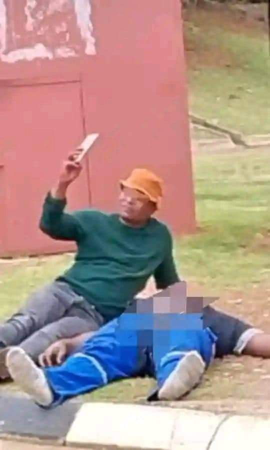 sa_crime's tweet photo. An employee at Sibanye Stillwater Water Shaft 7 brutally stabbed one of his colleagues, then cut open his abdomen, then took selfies. https://t.co/LKTNYrZLf9