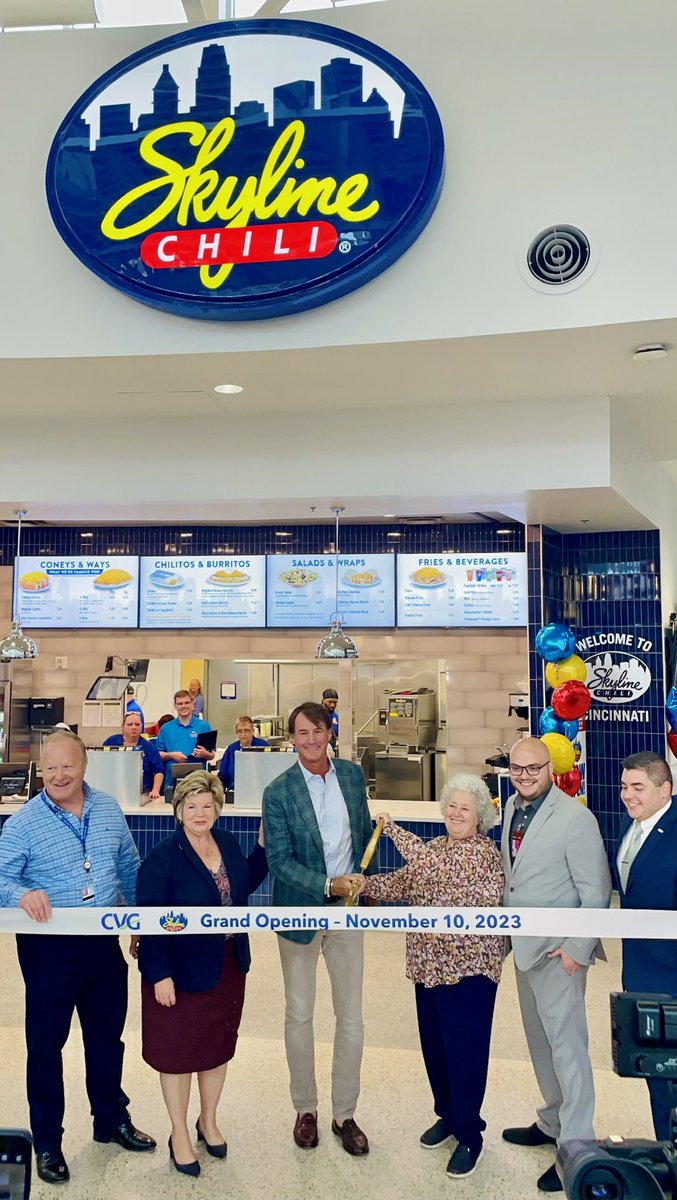 Skyline_Chili's tweet photo. It’s finally here! Skyline Chili has LANDED at @CVGairport and is open to serve all travelers passing through Concourse B.🛬 P.S. If you’re an early flyer check out our new breakfast menu! We will be serving breakfast from 4AM – 10:30AM and lunch/dinner all day! Even @andrewabbott33 stopped by this morning!