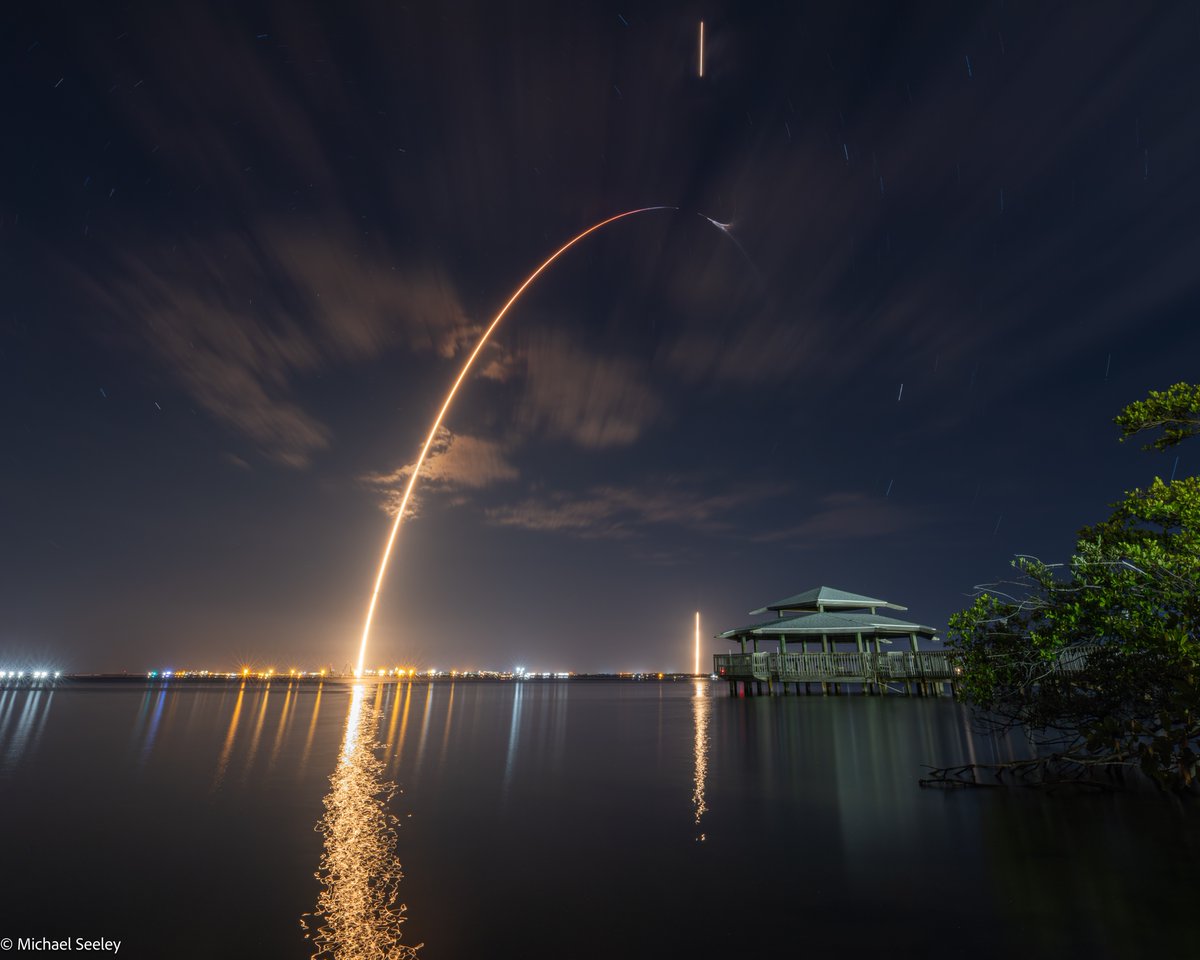 Another look at the Thurs night #SpaceX #CRS29 launch & landing, as seen from Cocoa Beach in a 470-second (single frame) exposure. 

It was a beautiful scene looking across the Banana River, and the bonus sonic booms were wow, just, wow.
