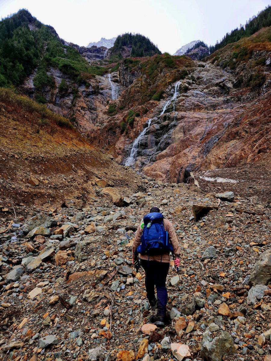 Prospecting for gold bearing quartz veins up Gacier Creek at the Slesse Creek Property. 

#911explorationcorp #prospecting #gold #quartz #goldveins #telluride #au #mining #goldprospecting #glaciercreek #slesse #klm #creek #minerals #hiking #mineralexploration