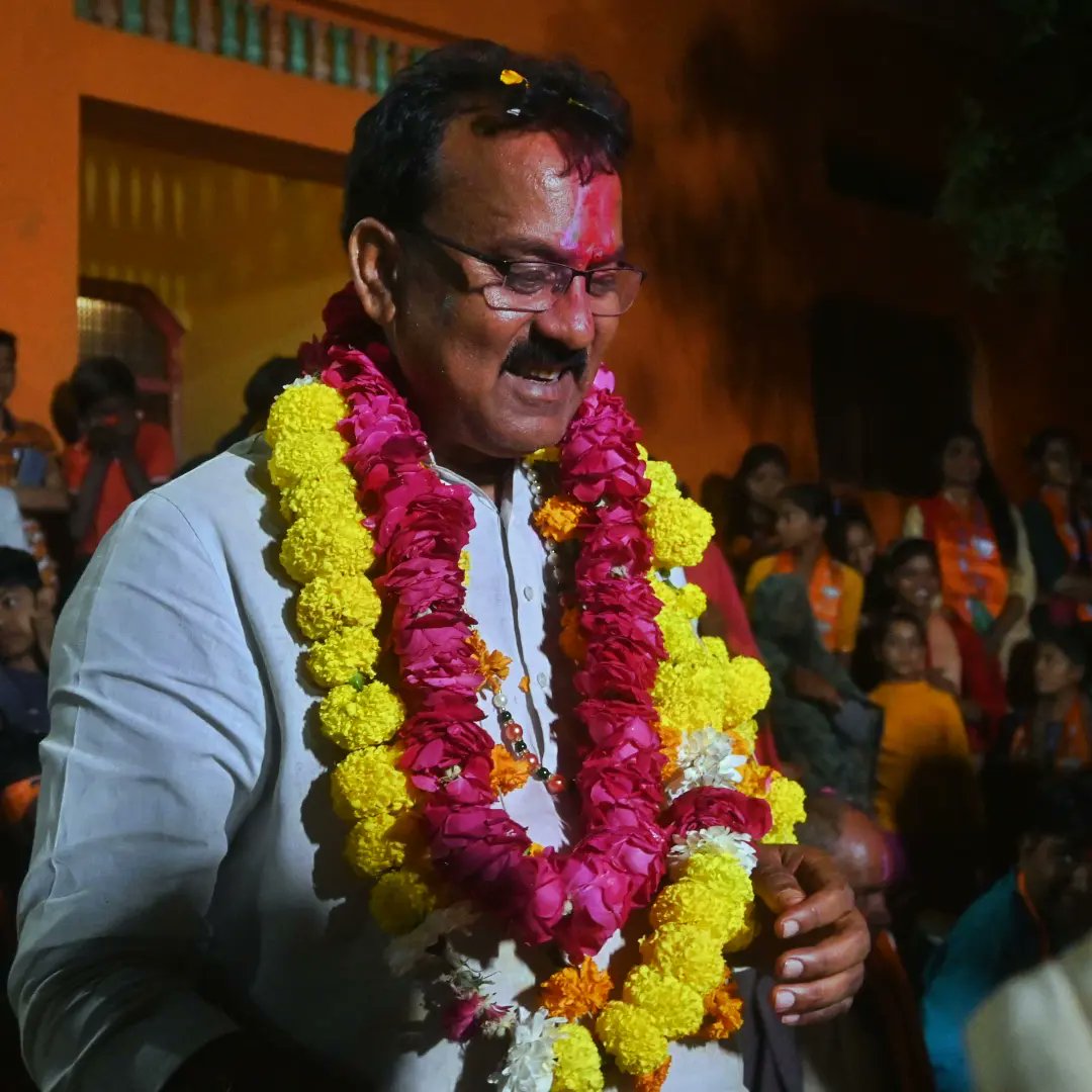 MLARajeshShukla's tweet image. जय भाजपा, तय भाजपा 

बिजावर विधानसभा के अंतर्गत, आज ग्राम पंचायत, पलरया, दिदोनिया, कुटिया में जनसंपर्क करके ग्राम वासियों से मुलाकात की एवं सभी से भाजपा को समर्थन देने के लिए निवेदन किया...

#बिजावर_विधानसभा #RajeshShukla