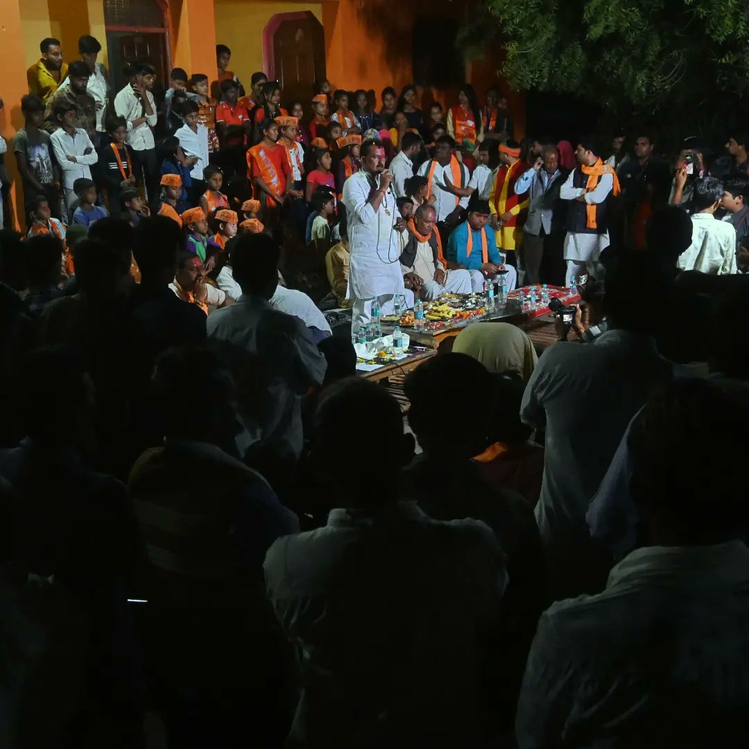 MLARajeshShukla's tweet image. जय भाजपा, तय भाजपा 

बिजावर विधानसभा के अंतर्गत, आज ग्राम पंचायत, पलरया, दिदोनिया, कुटिया में जनसंपर्क करके ग्राम वासियों से मुलाकात की एवं सभी से भाजपा को समर्थन देने के लिए निवेदन किया...

#बिजावर_विधानसभा #RajeshShukla