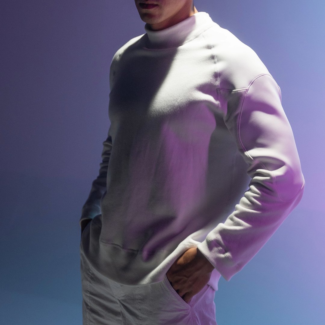 The Luna Uniform: a slightly oversized
sweatshirt woven from heavyweight, 3-End fleece using
100% organic cotton. Elevated by
neoprene padding on the shoulders and sleeves,
offering a unique silhouette in our Issue 1 Collection.

Coming tomorrow: system17.co/products/luna-…