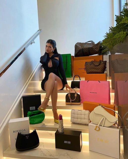 kingghelly's tweet image. 👜