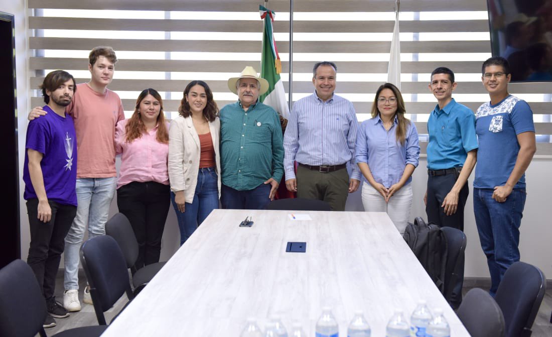 AbeFigueroaM's tweet photo. Nuestro profundo agradecimiento Presidente @tonoastiazaran por recibirnos para comentar los excelentes resultados de #ForoEnergia y sobretodo brindarnos su solidaridad y apoyo en la lucha x restablecer la legalidad en conflicto @Conahcyt_Mex @SoyUnison Alumnos @PsbUNISON https://t.co/FttYHhLnoO