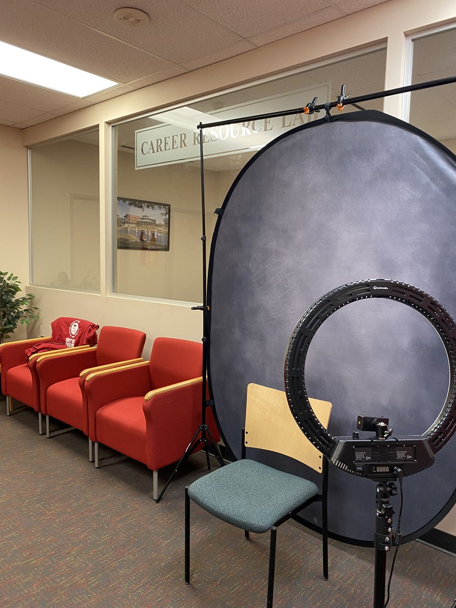 UMSLCareers's tweet photo. Free between now and Noon? Stop by our office for First Generation Student Cupcakes and Career services!

You can take a professional headshot photo with our photo booth, and get assistance activating or updating your Handshake account. We also have free cupcakes and t-shirts. https://t.co/Y2BZvGZTn5