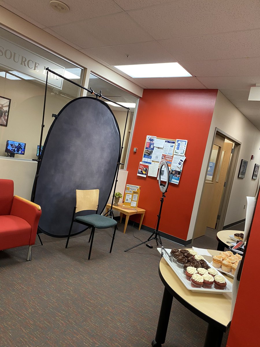 UMSLCareers's tweet photo. Free between now and Noon? Stop by our office for First Generation Student Cupcakes and Career services!

You can take a professional headshot photo with our photo booth, and get assistance activating or updating your Handshake account. We also have free cupcakes and t-shirts. https://t.co/Y2BZvGZTn5