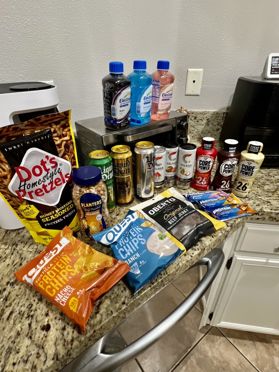 Sproodle_'s tweet image. Got all the essentials for the #MWIII grind 🙌🏼