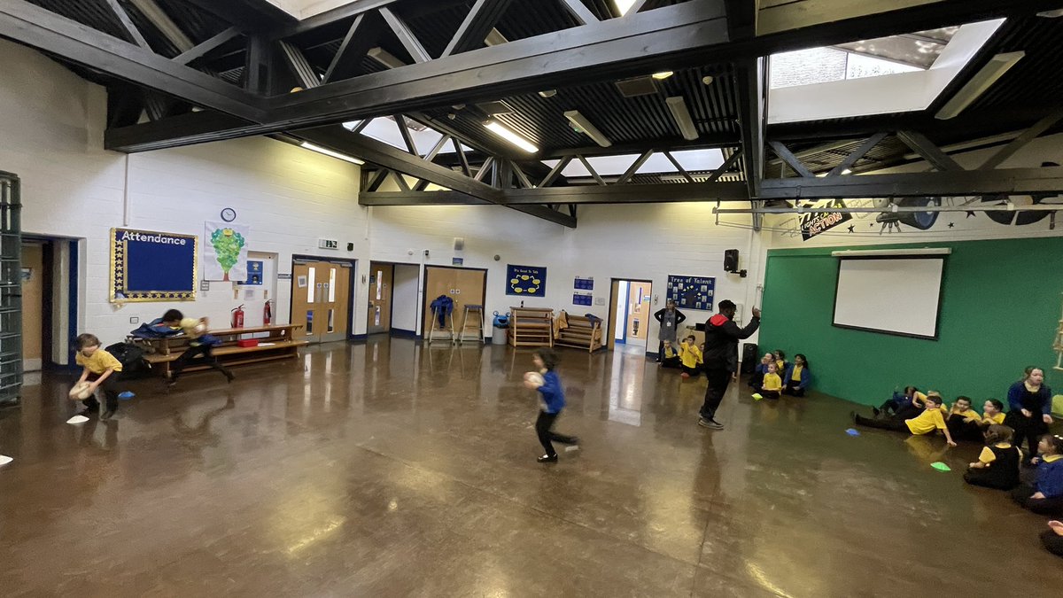 Fantastic first tag rugby lesson for Year 4 @TredegarParkPS yesterday. Awesome work by our <a href="/WRU_Community/">WRU Community - Wrth galon y genedl</a> apprentice Alex who led the session. 

#communitylinks #WRUHubs

<a href="/CoachPalmMentor/">Anthony</a> <a href="/lydstep66/">Carl Scales</a>