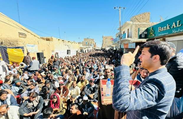 EssaRoshan0's tweet photo. #هندوباغ؛
د پښتون ملت پالو ګوندونو، له خوا د افغان کډوالو وروڼو په زور له پښتونخوا وطن او ملک څخه اېستلو پر ضد او د چمن د پرلت په حق کې مقاومتی احتجاجي جلسه ！ 

پښتونخوا ملي عوامي ګوند چېرمین ګران خوشال خان کاګر و مقاومتي احتحاجې جلسه عام ته وينا کوې ـ https://t.co/xXA7rRtQUa