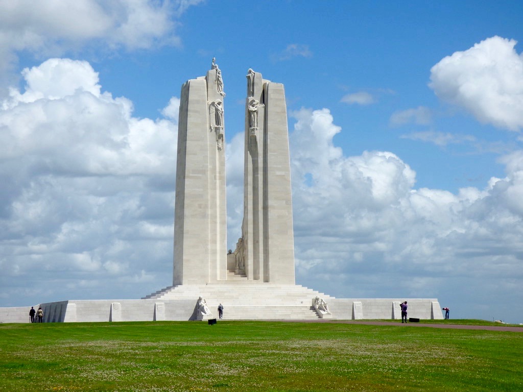 ⁉️ #Quiz de la semaine !
🇫🇷 #Cejourla #11Novembre commémore la fin de la Grande Guerre, connaissez-vous les sites français qui ont été marqués par ce conflit mondial ? 🕍
Testez vos connaissances 👉 bit.ly/Quiz_1ereGM