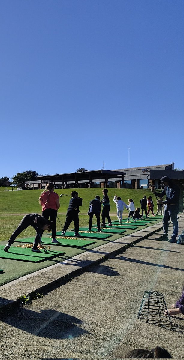 Escola El Sagrer (@escolaelsagrer) on Twitter photo Avui els nostres alumnes de 4t han gaudit d'un dia de golf gràcies al programa "Golf a les escoles". Gràcies <a href="/vallesgolf/">Valles Golf</a> <a href="/fcatgolf/">Federació Catalana de Golf</a> Avui els nostres alumnes de 4t han gaudit d'un dia de golf gràcies al programa "Golf a les escoles". Gràcies <a href="/vallesgolf/">Valles Golf</a> <a href="/fcatgolf/">Federació Catalana de Golf</a>