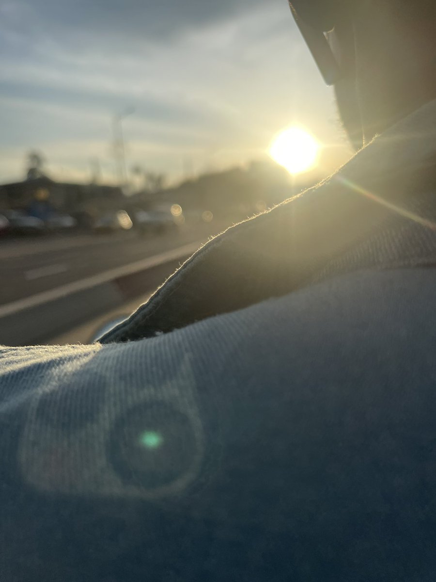 FrancyNelly5's tweet photo. @TMB_CD Boulevard 30juin coucher du soleil ☀️ https://t.co/oV3JaN0Jqf