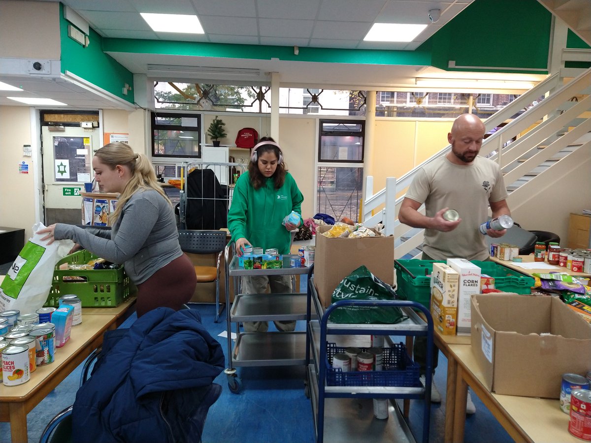 emmanuel_house_'s tweet photo. We just wanted to say a big thank you to the team from @nottinghambs who volunteered with us at Emmanuel House last week!
They helped us by sorting through recently donated items to help people who are homeless or at risk of homelessness π
#YouCanMakeTheDifference https://t.co/2sZQdkWbfv