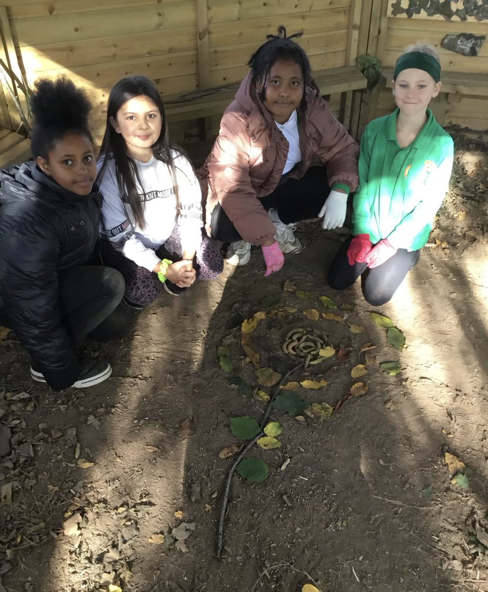 BrynHafodPrm's tweet image. Blwyddyn 5 Glas managed to dodge the rain and get outside to create some natural art inspired by @andygoldsworthy 
#ForestFun #outdoorlearning