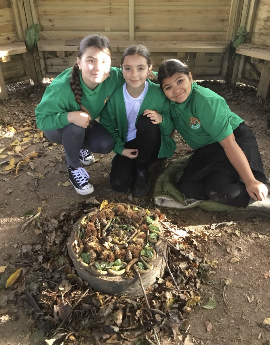 BrynHafodPrm's tweet image. Blwyddyn 5 Glas managed to dodge the rain and get outside to create some natural art inspired by @andygoldsworthy 
#ForestFun #outdoorlearning