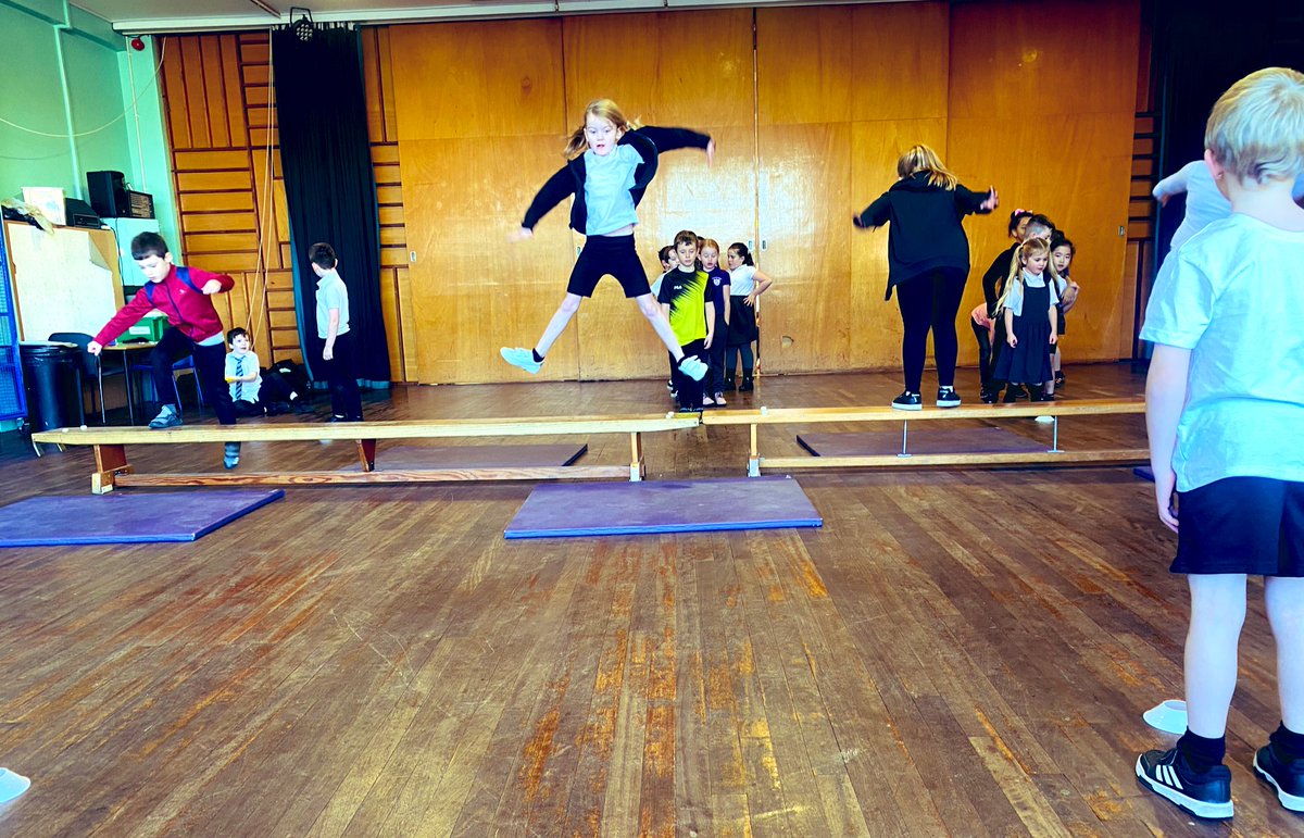 BPSReadingRocks's tweet photo. Some fun at PE. 🤸🏻‍♀️🤸🏻‍♂️🤸🏼 https://t.co/QWop89fawN