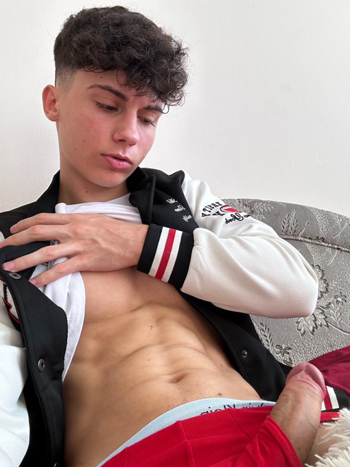 hmm 👀? https://t.co/94SlWbxI79