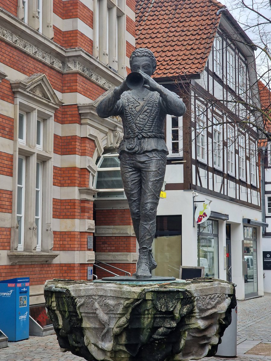 The Pied Piper of Hameln! Loved seeing this gorgeous town today!

#actorslife #tour #Germany #theatre #acting #stage