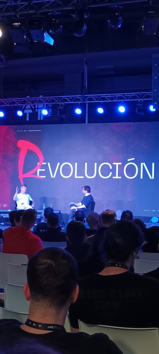 Increible la charla de mario con <a href="/santisiri/">santi</a> sobre política y la tecnología. El cambio es inminente