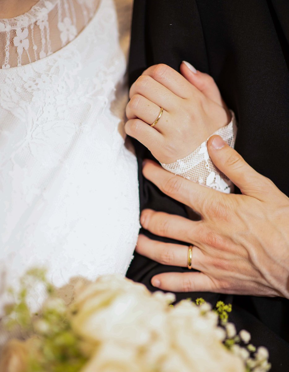 MacroSnaps's tweet image. Capturing the timeless beauty and rich traditions of a Jewish wedding where every moment is a cherished piece of a love story that spans generations.
Mazel Tov to the happy couple! 
#Photography #WeddingPhotography #JewishWedding #TimelessTradition