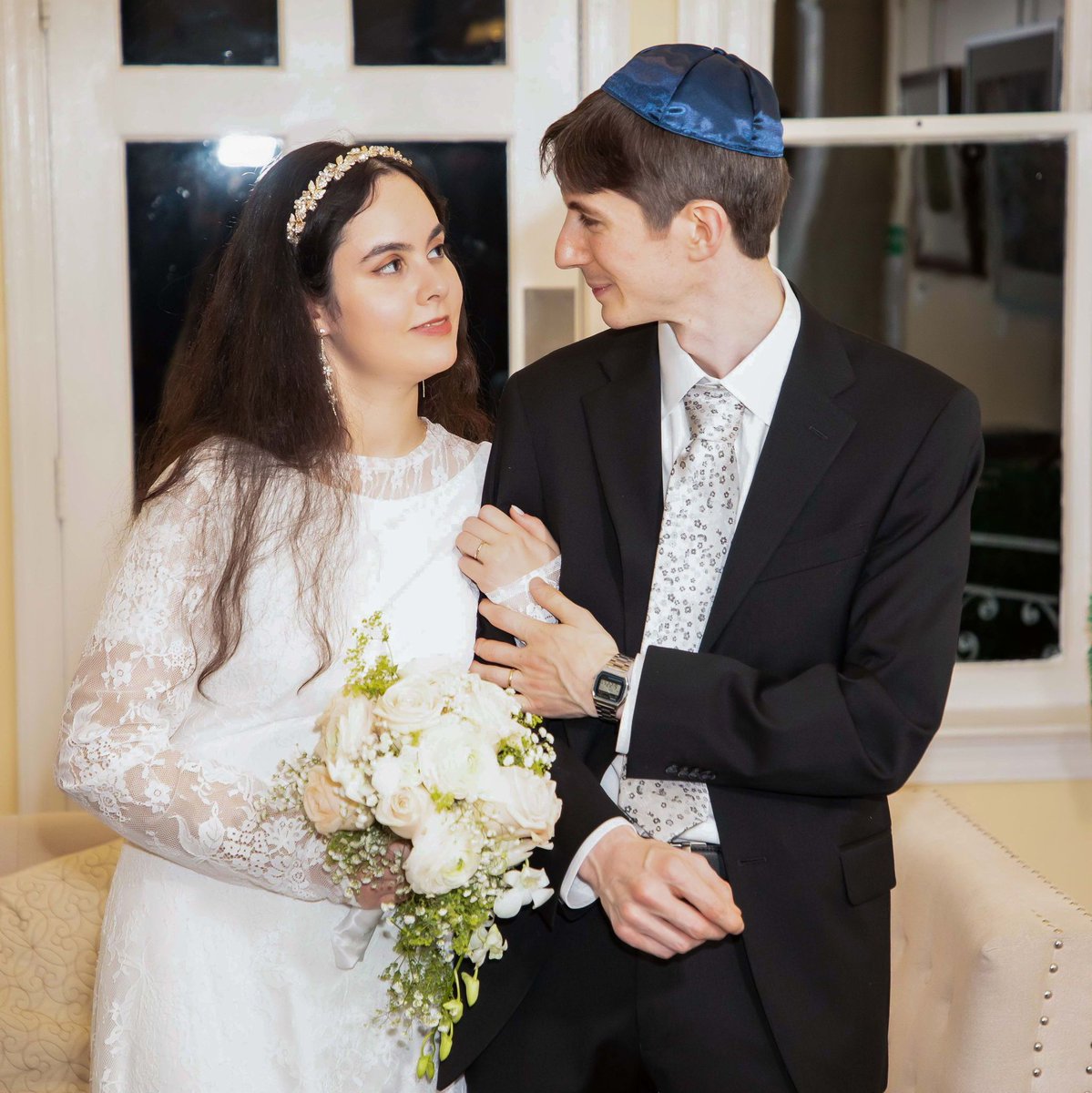 MacroSnaps's tweet image. Capturing the timeless beauty and rich traditions of a Jewish wedding where every moment is a cherished piece of a love story that spans generations.
Mazel Tov to the happy couple! 
#Photography #WeddingPhotography #JewishWedding #TimelessTradition
