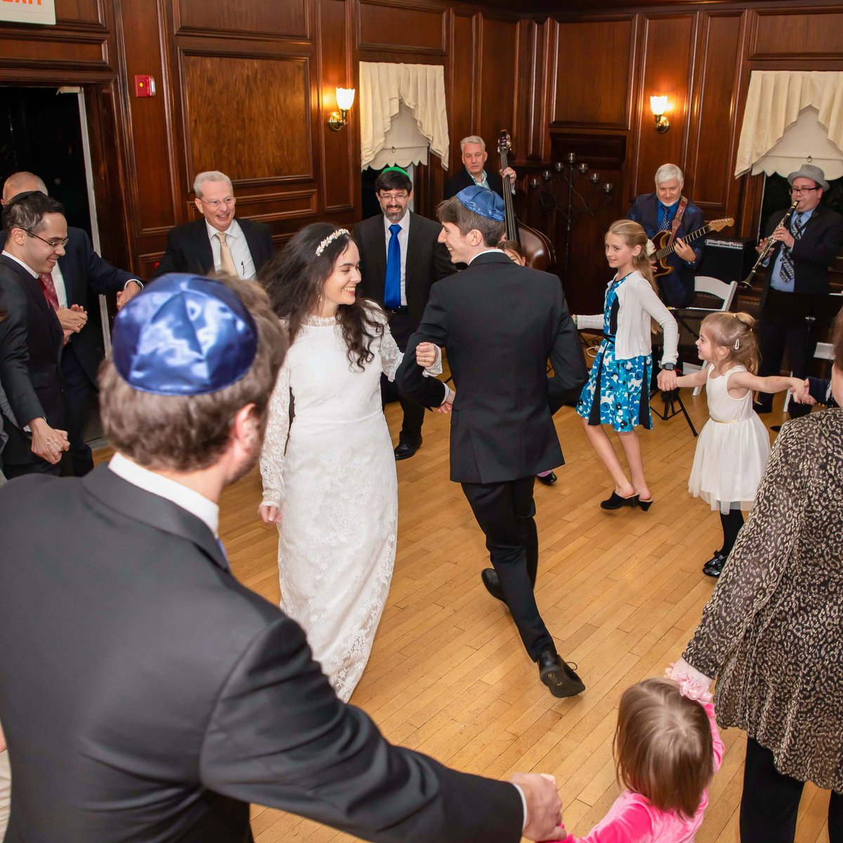 MacroSnaps's tweet image. Capturing the timeless beauty and rich traditions of a Jewish wedding where every moment is a cherished piece of a love story that spans generations.
Mazel Tov to the happy couple! 
#Photography #WeddingPhotography #JewishWedding #TimelessTradition