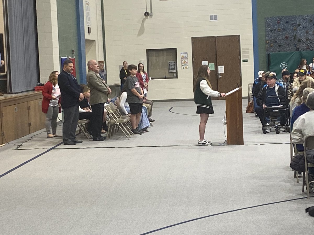 Proud of these 7 athletes who gave up their morning to help at the East Elementary Veterans Day Program! #WeAreOne
<a href="/skylarbaldwin23/">Skylar Baldwin</a> <a href="/OliviaJones2026/">Olivia Jones</a> <a href="/2Nurses2Kids/">Kendra&Ryan Phillips</a>