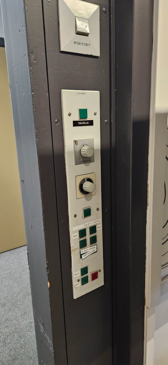 cucconen's tweet photo. Hyvää viikonloppua. "Push button to continue". https://t.co/MhrwDuVKsH