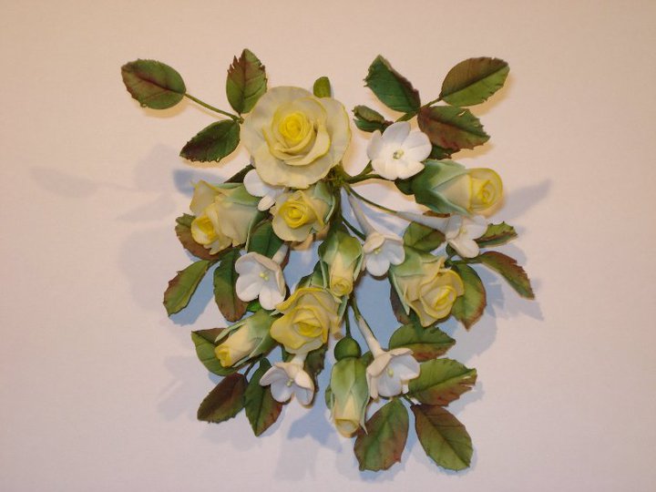 Domswhisky's tweet photo. Believe it or not. My delicate little hands made this. Quit proud of myself if I do say so. #therapy #sugarpaste #flowerpaste https://t.co/nGajZ0ymjV
