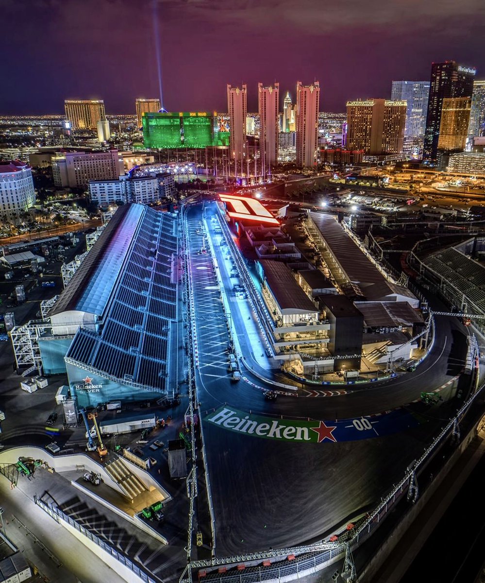 LasVegasLocally's tweet photo. Las Vegas has some of the best construction workers in the world https://t.co/IRACvLI1qi